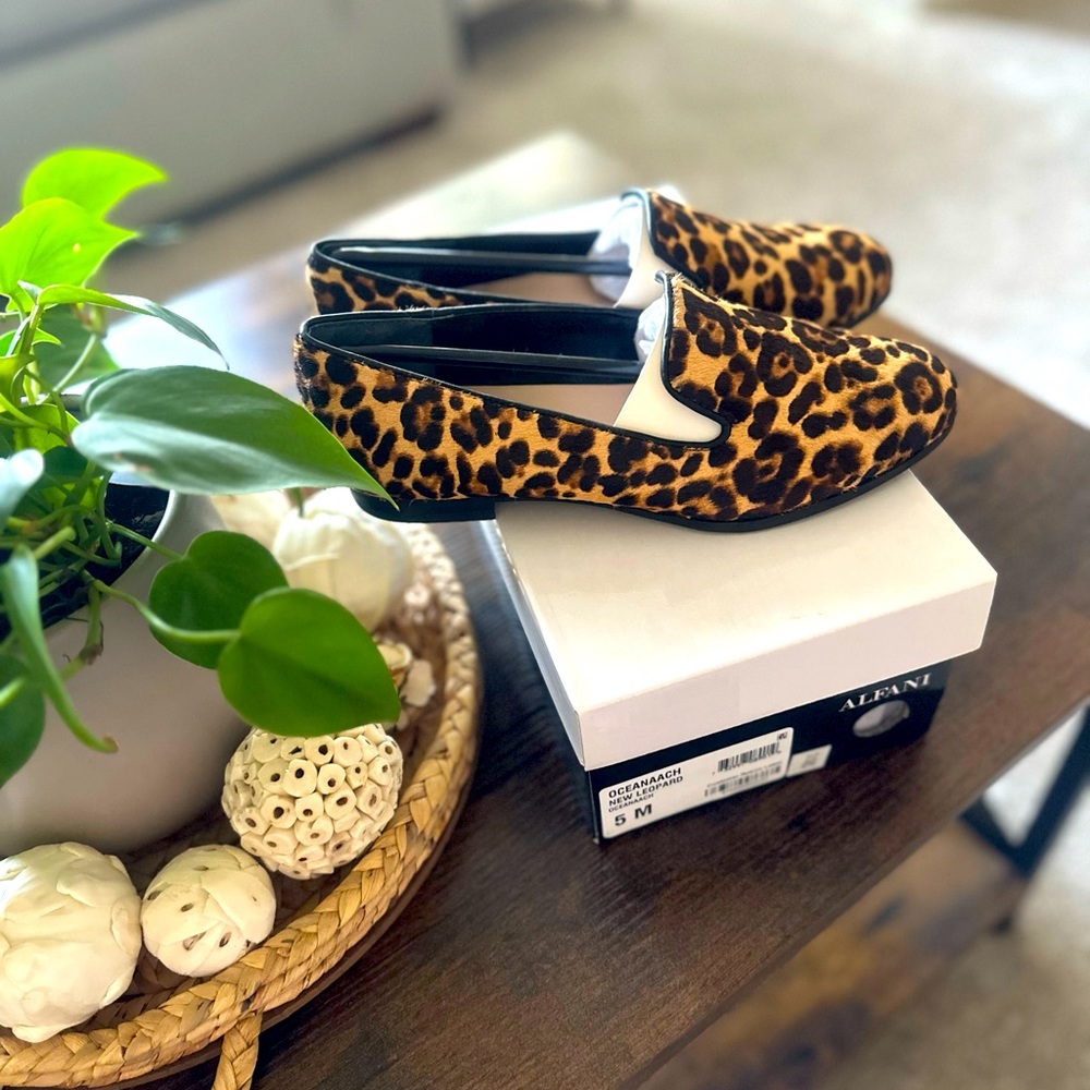 New Alfani size 5 leopard flats